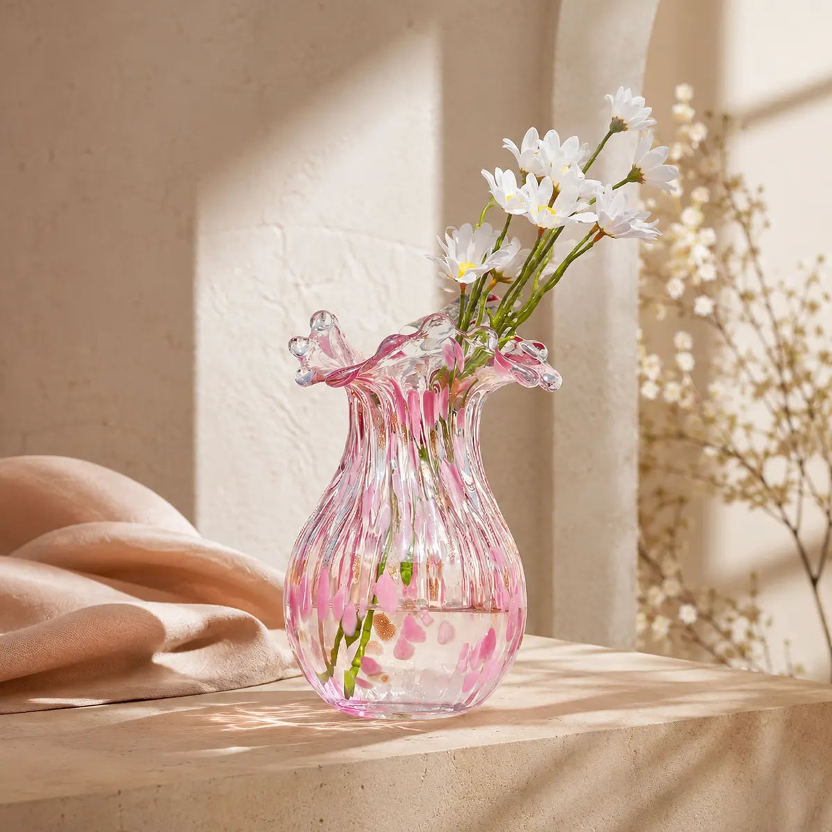 Vasemuse Pink Ruffled Art Glass Vase